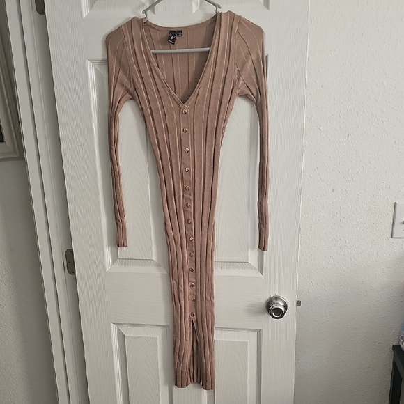 Windsor Dresses & Skirts - Windsor Tan Long Sleeve Ribbed Dress